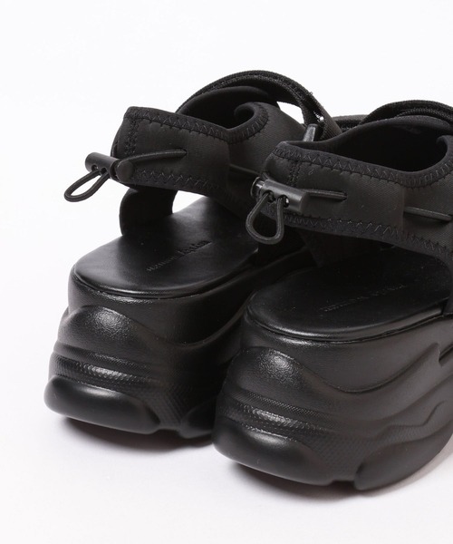 mysty woman（ミスティウーマン）の「ベルクロスニーカーサンダル  323422（サンダル・レディース・ベージュ/ブラック・LARGE/MEDIUM）」の21枚目の写真