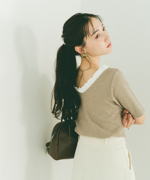 バイカラーのフリルがフェミニンな♪【CHANEL】25S トップス 超希少》CHANEL 25s トップス