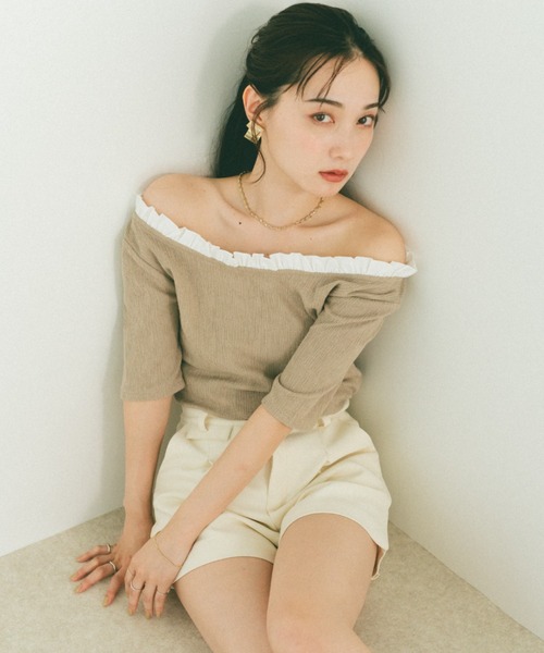 バイカラーのフリルがフェミニンな♪【CHANEL】25S トップス バイカラーフリルトップス/2WAY/オフショル着用可(Tシャツ