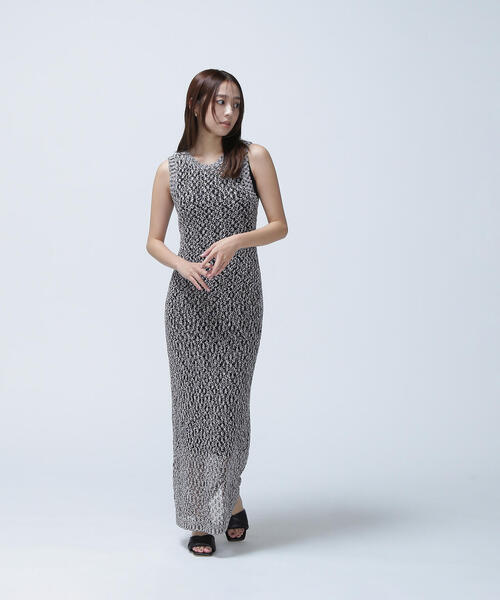 NATURAL BEAUTY BASIC(ナチュラルビューティーベーシック)の「◇メッシュナローニットワンピース(ワンピース・レディース・ベージュ系その他/ブラック系その他/レッド・MEDIUM/P/S)」の4枚目の写真