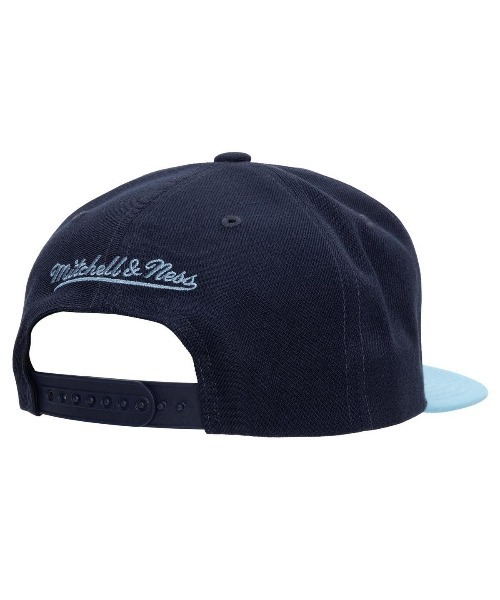 Mitchell&Ness(ミッチェル&ネス)の「Mitchell & Ness NBA TEAM 2 TONE 2.0 SNAPBACK(ミッチェル&ネス NBA チーム 2トーン 2.0 スナップバック)(キャップ・メンズ・ブルー系/ブラック系/ネイビー系/レッド系・FREE)」の7枚目の写真
