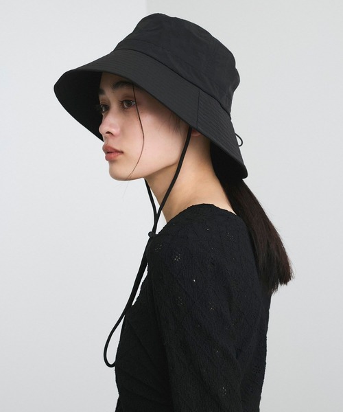 VIS(ビス)の「【遮熱/UVカット】かぶるだけでマイナス14℃!シルバーコーティングハット(ハット・レディース・ベージュ/ブラック・FREE)」の2枚目の写真