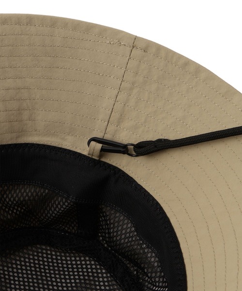 VIS(ビス)の「【遮熱/UVカット】かぶるだけでマイナス14℃!シルバーコーティングハット(ハット・レディース・ベージュ/ブラック・FREE)」の7枚目の写真