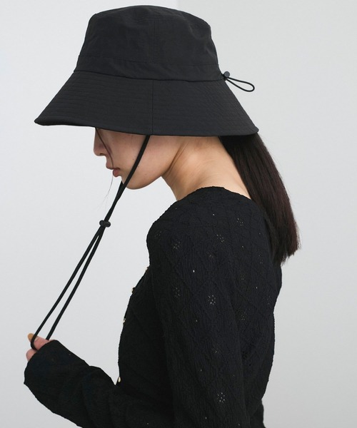 VIS(ビス)の「【遮熱/UVカット】かぶるだけでマイナス14℃!シルバーコーティングハット(ハット・レディース・ベージュ/ブラック・FREE)」の4枚目の写真
