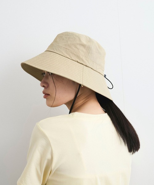 VIS(ビス)の「【遮熱/UVカット】かぶるだけでマイナス14℃!シルバーコーティングハット(ハット・レディース・ベージュ/ブラック・FREE)」の6枚目の写真