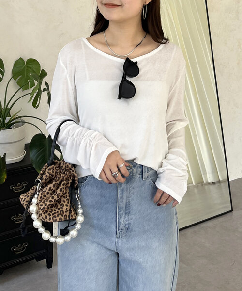 prose verse（プロズヴェール）の「袖シャーリングオーバーサイズシアートップス（Tシャツ/カットソー・レディース・ピンク/オフホワイト/ブラック・FREE）」の2枚目の写真