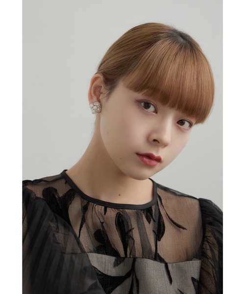 niana(ニアナ)の「フラワーパールイヤリング 花 ゴールド シルバー 結婚式 二次会 同窓会 成人式 パーティー お呼ばれ オケージョン フォーマル(イヤリング・レディース・シルバー/ゴールド・FREE)」の4枚目の写真