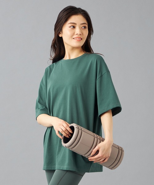 Chacott(チャコット)の「HandsomeCotton オーバーTシャツ(Tシャツ/カットソー・レディース・グリーン/ライトグリーン/ホワイト/ブラック/サーモンピンク・M)」の4枚目の写真