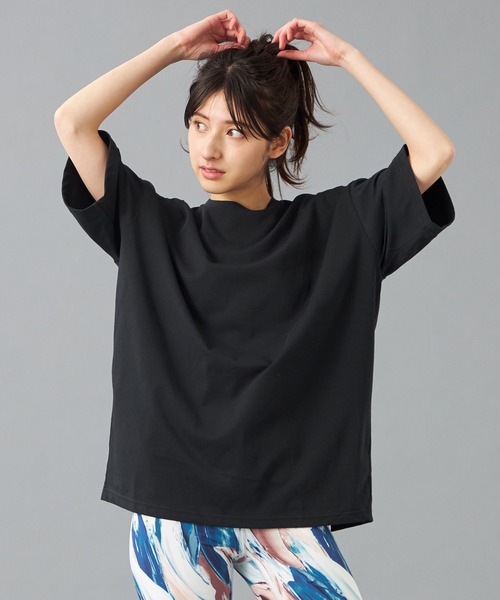 Chacott(チャコット)の「HandsomeCotton オーバーTシャツ(Tシャツ/カットソー・レディース・グリーン/ライトグリーン/ホワイト/ブラック/サーモンピンク・M)」の3枚目の写真