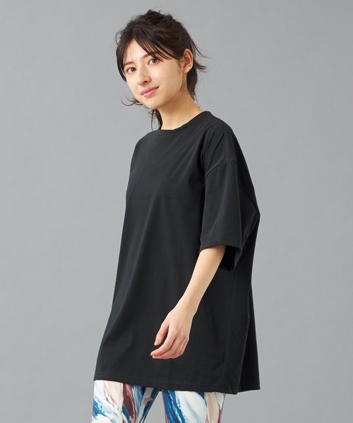 Chacott(チャコット)の「HandsomeCotton オーバーTシャツ(Tシャツ/カットソー・レディース・グリーン/ライトグリーン/ホワイト/ブラック/サーモンピンク・M)」の18枚目の写真