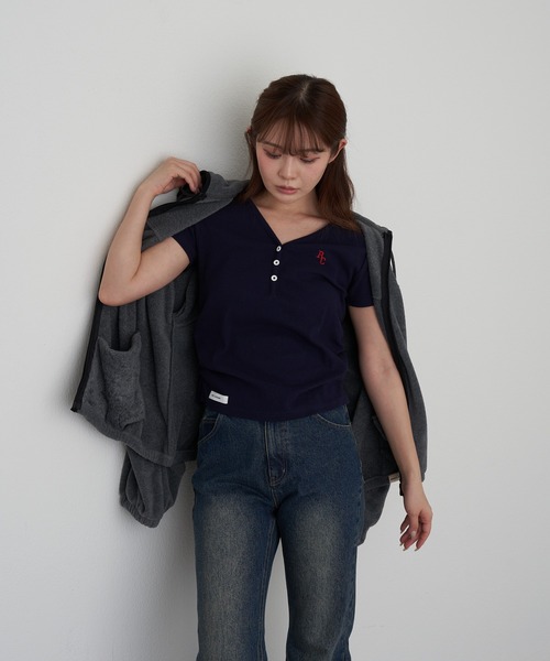 WEB限定/お気に入り登録2.6万人】Vネックヘンリー胸刺繍半袖Tシャツ（T