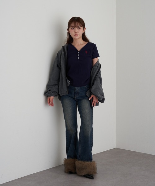 セール】【WEB限定/お気に入り登録2.6万人】Vネックヘンリー胸刺繍半袖