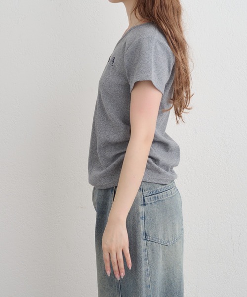 WEB限定/お気に入り登録2.6万人】Vネックヘンリー胸刺繍半袖Tシャツ（T