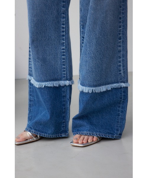 AZUL by moussy(アズールバイマウジー)の「AZUL DENIM スウィッチングバイカラーデニム(デニムパンツ・レディース・ブルー/ライトブラック・SMALL/MEDIUM)」の4枚目の写真