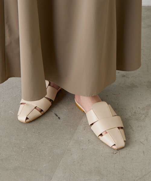 Jena espace merveilleux（ジェナ　エスパスメルヴェイユ）の「メッシュ編みサンダル（サンダル・レディース・ブラック/アイボリー/ベージュ・LARGE/MEDIUM）」の2枚目の写真