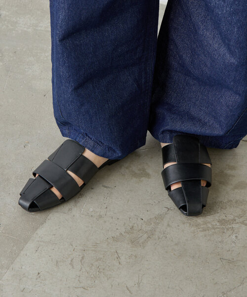 Jena espace merveilleux（ジェナ　エスパスメルヴェイユ）の「メッシュ編みサンダル（サンダル・レディース・ブラック/アイボリー/ベージュ・LARGE/MEDIUM）」の3枚目の写真