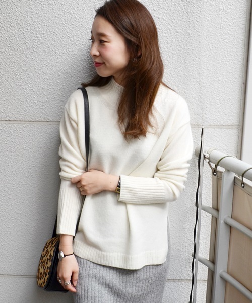 SHIPS for women（シップスフォーウィメン）の「ハイネックサイドスリットプルオーバー（ニット/セーター・レディース・オフホワイト/グレー/ネイビー・ONE SIZE）」の2枚目の写真