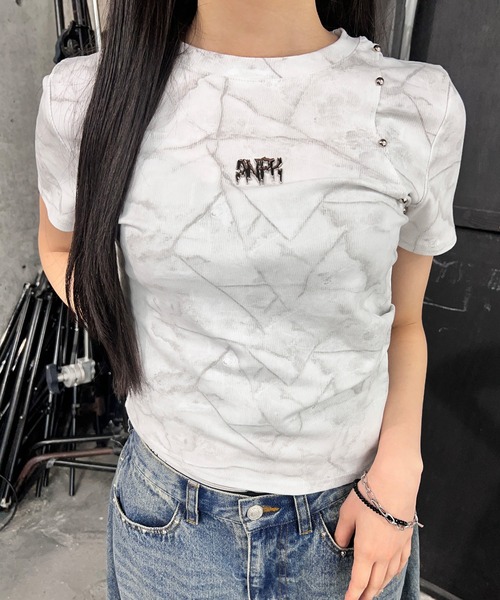 Figments（フィグメンツ）の「メタルバッジスタッズＴ（Tシャツ/カットソー・レディース・ホワイト/ブラック・FREE）」の4枚目の写真