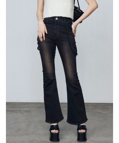EMODA（エモダ）の「ハングベルトハイウエストフレアパギンス（デニムパンツ・レディース・ブラック/インディゴブルー・X-SMALL/SMALL/MEDIUM）」の2枚目の写真