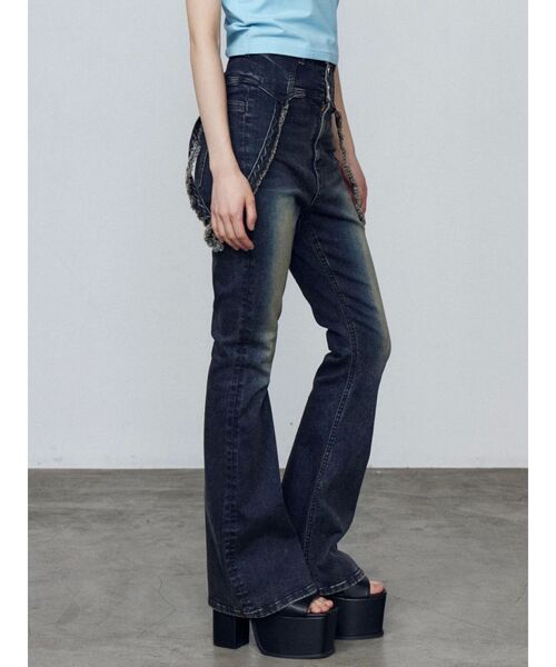 EMODA（エモダ）の「ハングベルトハイウエストフレアパギンス（デニムパンツ・レディース・ブラック/インディゴブルー・X-SMALL/SMALL/MEDIUM）」の4枚目の写真