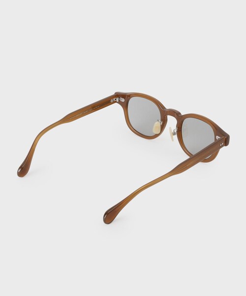 TAKEO KIKUCHI（タケオキクチ）の「【TAKEO KIKUCHI × THE BEDFORD HOTEL】ウェリントンフレーム サングラス（サングラス・メンズ・ブラック/ホワイト系/ブラウン系・00）」の5枚目の写真