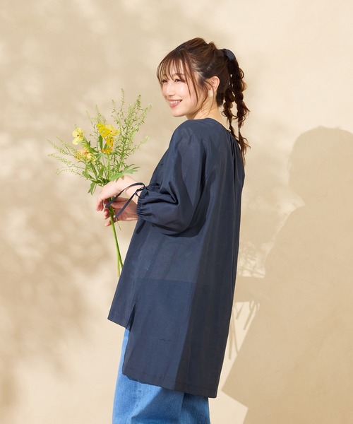 Rose Tiara(ローズティアラ)の「【接触冷感/手洗い可】バックロングブラウス(シャツ/ブラウス・レディース・ネイビー/ブルー・38/42)」の7枚目の写真
