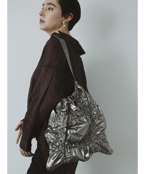 Te chichi(テチチ)の「【WEB限定】ギャザードロストバッグ(ハンドバッグ・レディース・ブラック/シルバー・F)」の1枚目の写真