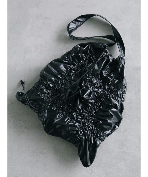 Te chichi(テチチ)の「【WEB限定】ギャザードロストバッグ(ハンドバッグ・レディース・ブラック/シルバー・F)」の2枚目の写真