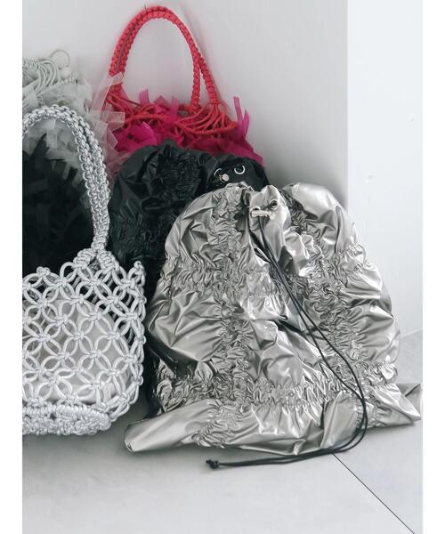 Te chichi(テチチ)の「【WEB限定】ギャザードロストバッグ(ハンドバッグ・レディース・ブラック/シルバー・F)」の4枚目の写真