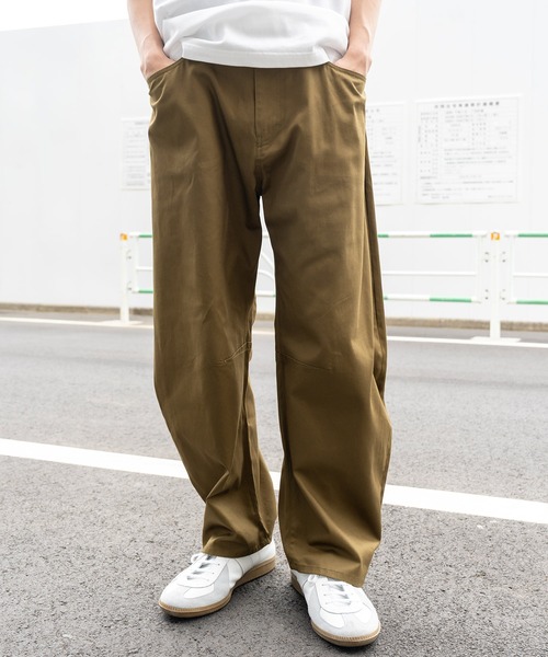 Subciety（サブサエティ）の「Curve chino pants（チノパンツ・メンズ・ベージュ/カーキ/ブラック/ダークグレー・マルチサイズ）」の4枚目の写真