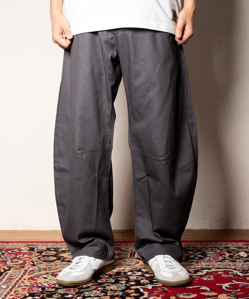 Subciety（サブサエティ）の「Curve chino pants（チノパンツ・メンズ・ベージュ/カーキ/ブラック/ダークグレー・マルチサイズ）」の3枚目の写真