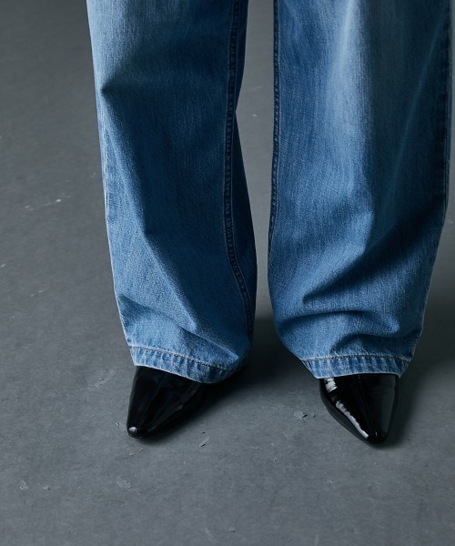 GEVS.（ジェイヴィス）の「ライトオンスデニムタックワイドパンツ＜大きいサイズ有＞GEVS.（デニムパンツ・レディース・ライトブルー/ブルー・73/76/80/84/88/92/96/98/122/106/114）」の4枚目の写真