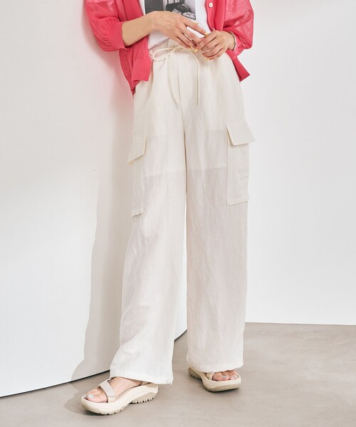 green label relaxing（グリーンレーベルリラクシング）の「BREEZE LINEN ブリーズリネン カーゴ パンツ オフホワイト（カーゴパンツ・レディース・オフホワイト・36/38）」の2枚目の写真