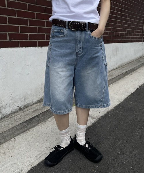 UNE MANSION（ユヌマンション）の「【ボタンでサイズ調整可能】【ユニセックスデニム】ウェーブバルーンウォッシュドユニークサイドポケットバミューダハーフパンツデニム（デニムパンツ・レディース・ライトブルー/ダークブルー・SMALL/MEDIUM/LARGE）」の6枚目の写真