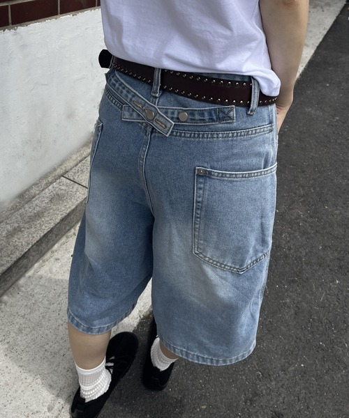 UNE MANSION（ユヌマンション）の「【ボタンでサイズ調整可能】【ユニセックスデニム】ウェーブバルーンウォッシュドユニークサイドポケットバミューダハーフパンツデニム（デニムパンツ・レディース・ライトブルー/ダークブルー・SMALL/MEDIUM/LARGE）」の5枚目の写真