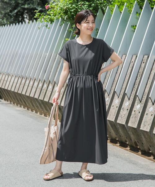 URBAN RESEARCH DOORS(アーバンリサーチドアーズ)の「『UR TECH』サマシェアウエストドロストワンピース(ワンピース・レディース・グレー/ブラック・MEDIUM)」の7枚目の写真