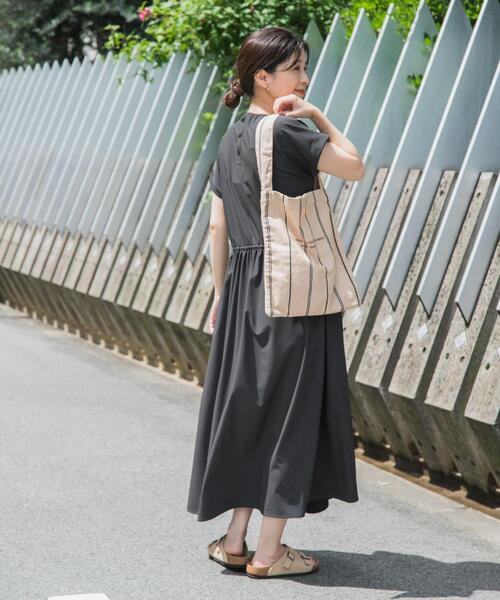 URBAN RESEARCH DOORS(アーバンリサーチドアーズ)の「『UR TECH』サマシェアウエストドロストワンピース(ワンピース・レディース・グレー/ブラック・MEDIUM)」の9枚目の写真