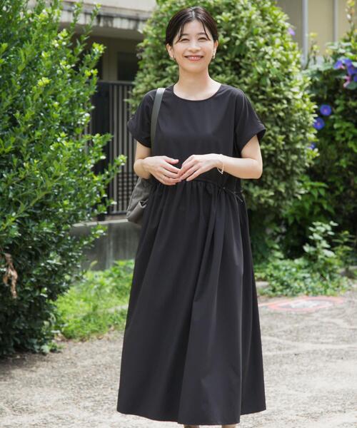 URBAN RESEARCH DOORS(アーバンリサーチドアーズ)の「『UR TECH』サマシェアウエストドロストワンピース(ワンピース・レディース・グレー/ブラック・MEDIUM)」の18枚目の写真