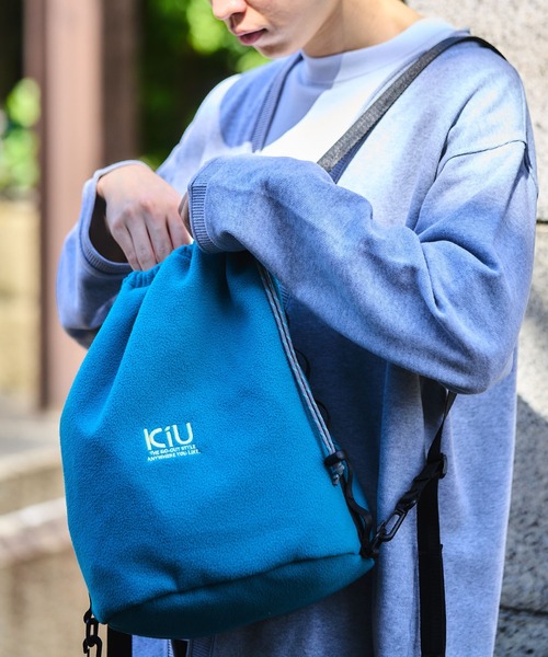 KiU(キウ)の「フリースドローストリングバッグ L(ショルダーバッグ・レディース・ターコイズブルー/マジェンタ/ライトイエロー・FREE)」の5枚目の写真