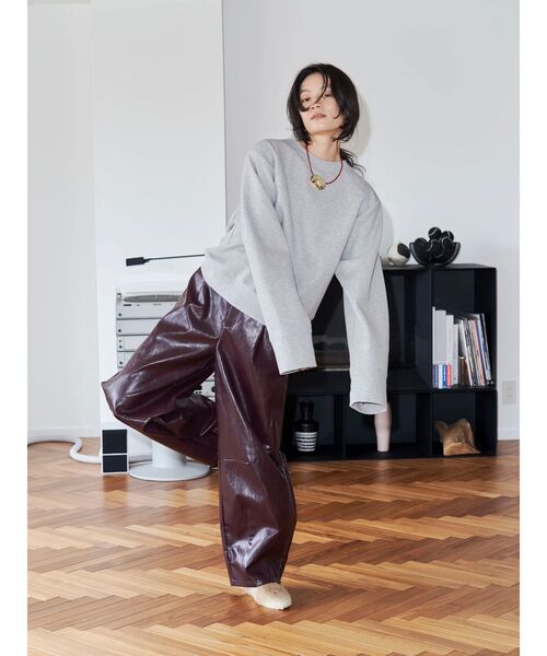 Htage(テージ)の「【Htage】フェイクレザータックカーブパンツ(その他パンツ・レディース・ブラック/ボルドー・SMALL/MEDIUM)」の2枚目の写真