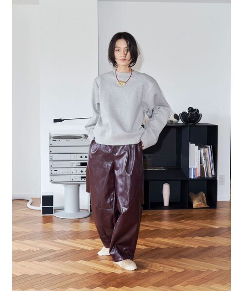 Htage(テージ)の「【Htage】フェイクレザータックカーブパンツ(その他パンツ・レディース・ブラック/ボルドー・SMALL/MEDIUM)」の4枚目の写真