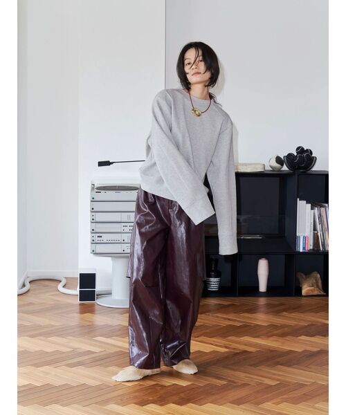 Htage(テージ)の「【Htage】フェイクレザータックカーブパンツ(その他パンツ・レディース・ブラック/ボルドー・SMALL/MEDIUM)」の5枚目の写真