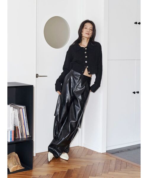 Htage(テージ)の「【Htage】フェイクレザータックカーブパンツ(その他パンツ・レディース・ブラック/ボルドー・SMALL/MEDIUM)」の8枚目の写真