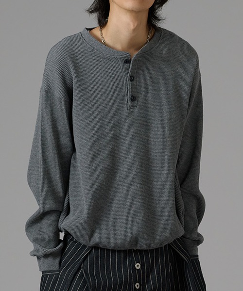 kutir（クティール）の「DRAWSTRING HENLEY NECK THERMAL／ドローコードヘンリーネックサーマル（Tシャツ/カットソー・メンズ・ボルドー/ブラウン/ブラック系/ネイビー/ブラック/杢グレー/チャコールグレー・X-LARGE/LARGE/MEDIUM）」の5枚目の写真