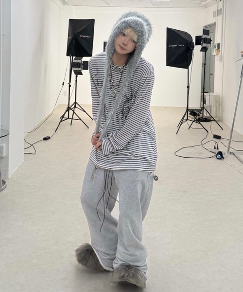 Never mind the XU / Chikashitsu+(ネバーマインド ザ エックスユー / チカシツプラス)の「【Nerd out XU】design border long sleeve / 【ナードアウトエックスユー】デザインボーダーロンT <着用動画あり>(Tシャツ/カットソー・メンズ・ホワイト×ブラック・ONE SIZE)」の3枚目の写真