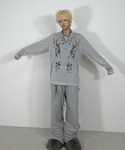 Never mind the XU / Chikashitsu+(ネバーマインド ザ エックスユー / チカシツプラス)の「【Nerd out XU】design border long sleeve / 【ナードアウトエックスユー】デザインボーダーロンT <着用動画あり>(Tシャツ/カットソー・メンズ・ホワイト×ブラック・ONE SIZE)」の7枚目の写真