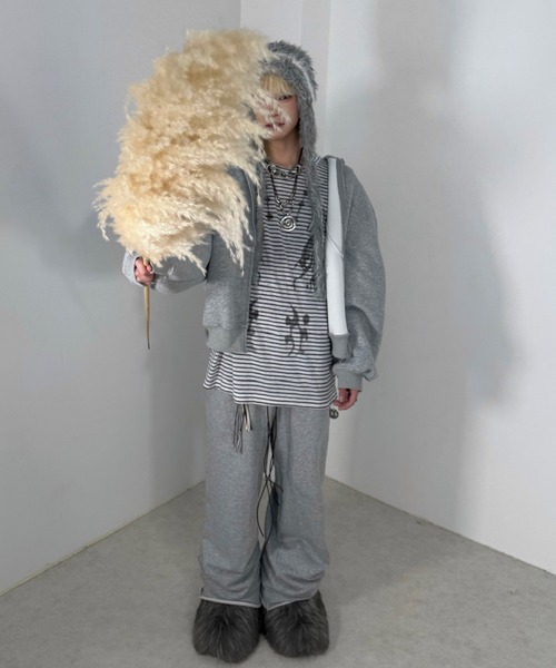 Never mind the XU / Chikashitsu+(ネバーマインド ザ エックスユー / チカシツプラス)の「【Nerd out XU】design border long sleeve / 【ナードアウトエックスユー】デザインボーダーロンT <着用動画あり>(Tシャツ/カットソー・メンズ・ホワイト×ブラック・ONE SIZE)」の6枚目の写真
