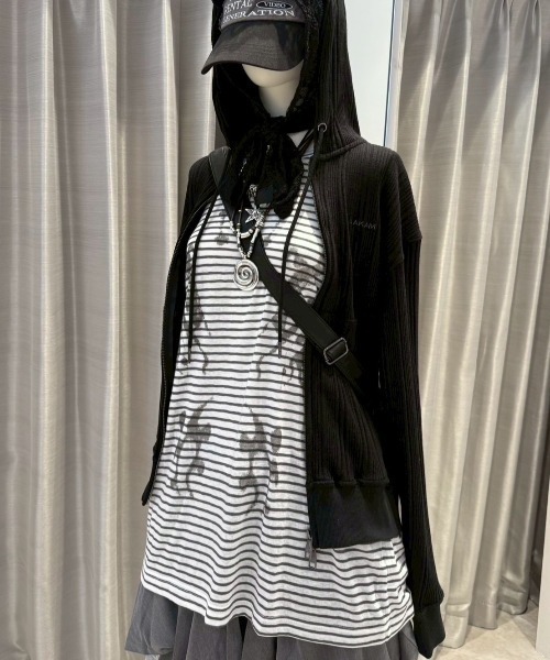Never mind the XU / Chikashitsu+(ネバーマインド ザ エックスユー / チカシツプラス)の「【Nerd out XU】design border long sleeve / 【ナードアウトエックスユー】デザインボーダーロンT <着用動画あり>(Tシャツ/カットソー・メンズ・ホワイト×ブラック・ONE SIZE)」の13枚目の写真