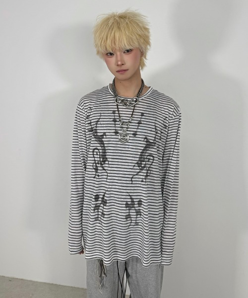 Never mind the XU / Chikashitsu+(ネバーマインド ザ エックスユー / チカシツプラス)の「【Nerd out XU】design border long sleeve / 【ナードアウトエックスユー】デザインボーダーロンT <着用動画あり>(Tシャツ/カットソー・メンズ・ホワイト×ブラック・ONE SIZE)」の9枚目の写真