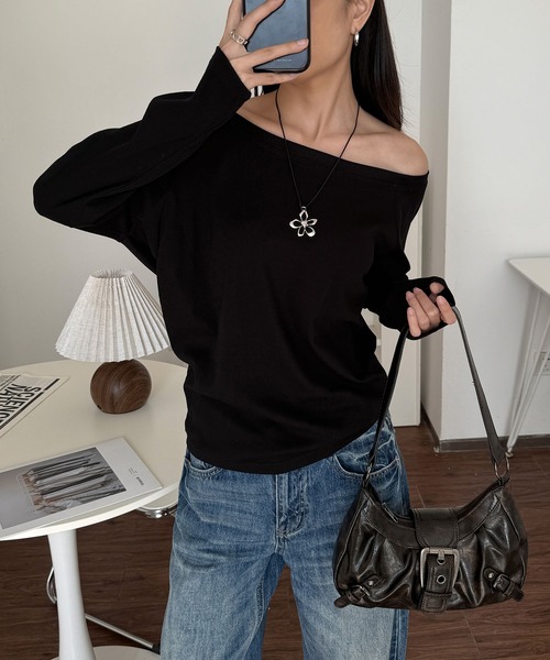 MAISON DE THERESE(メゾン ド テレーズ)の「片方オフショルダーのロングスリーブTシャツ(Tシャツ/カットソー・レディース・ホワイト/グレー/ブラック/ネイビー/A/ダークグレー/ライトグレー・M/S)」の15枚目の写真